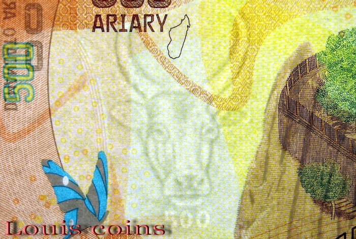 1090-3 B1090 MADAGASCAR-ND 2017馬達加斯加紙幣 500 Ariary(994)